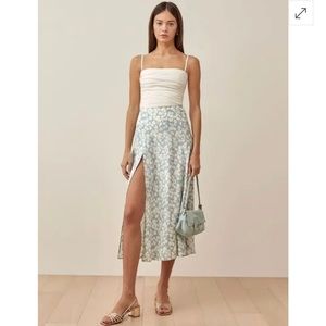 NWT Zoe reformation skirt in Sofie blue print